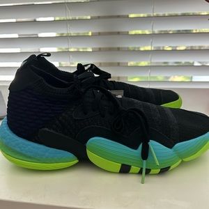 Trae Young 2 Trae-Tlien Size 10.5 Men’s